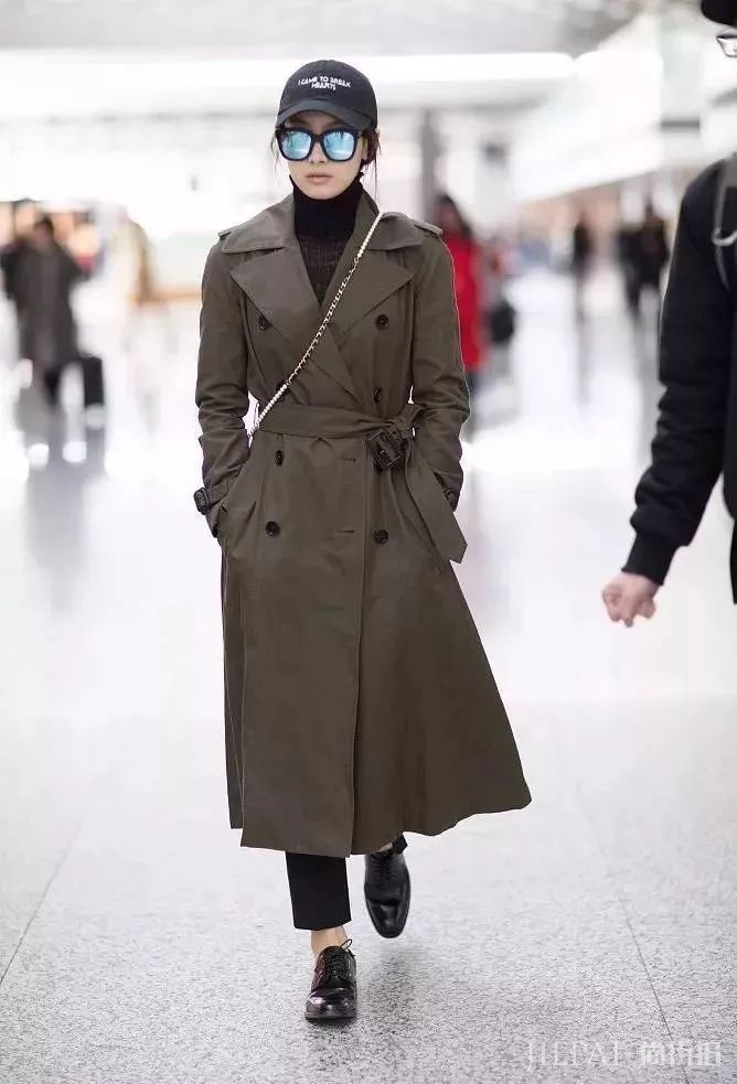 ������������촩����˫Ь���ٴ�ʱ�ֻ����۽ţ�